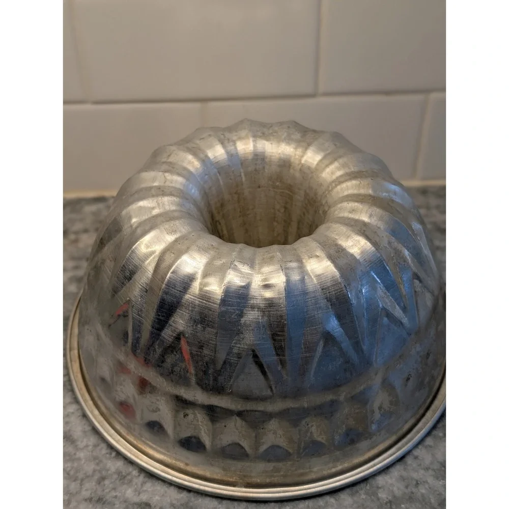 Large Aluminum Mid Century‎ Pastry or Baking Mold